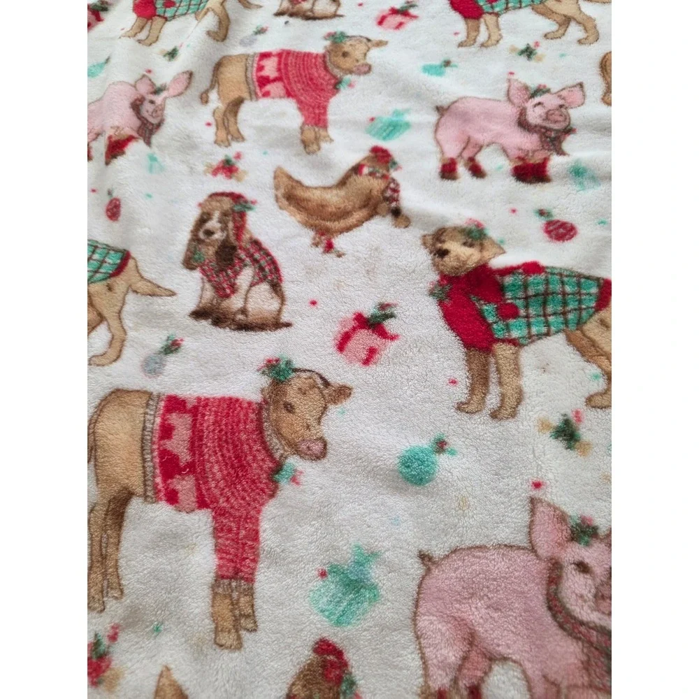 Holiday Farm Animal Fleece Throw Blanket Pink Crochet Trim Pigs Cows Dogs 50x70